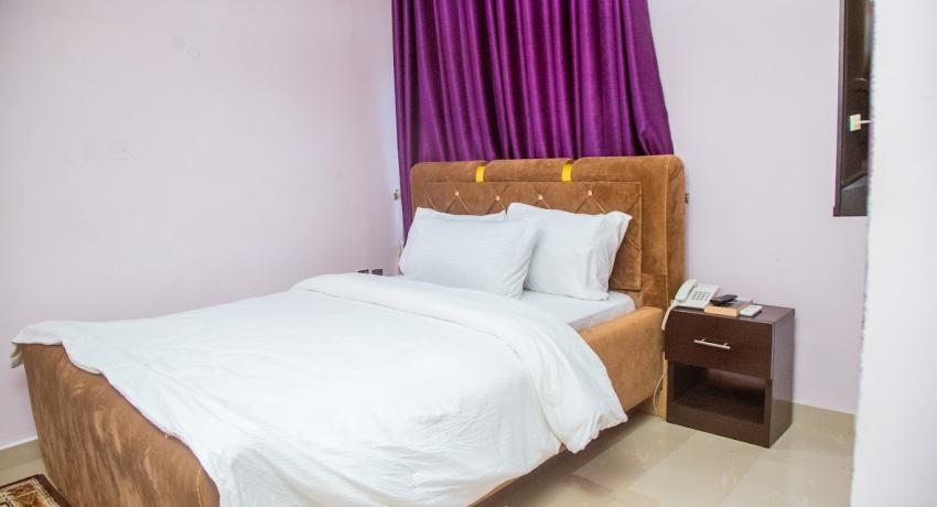 Standard (Cross River) 205