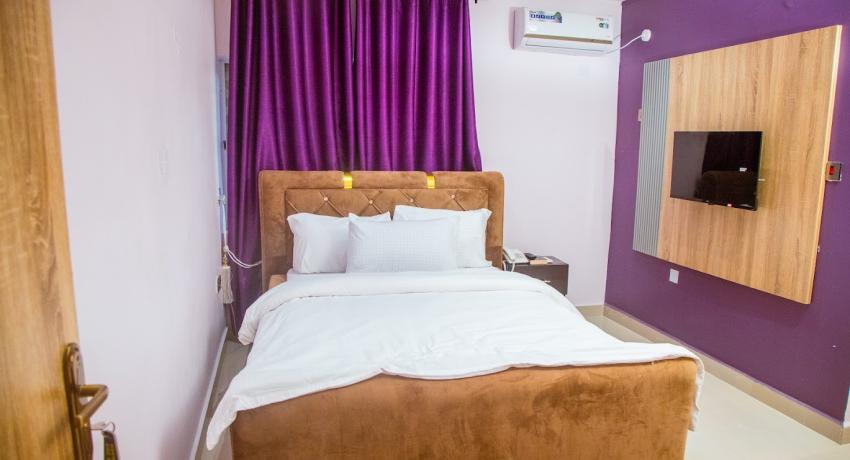 Standard (Cross River) 205