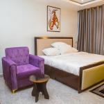 Deluxe (Uwem Moremi) 102