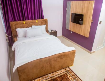 Standard (Cross River) 205