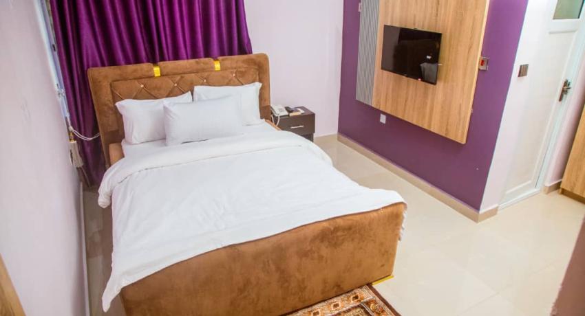 Standard (Cross River) 205